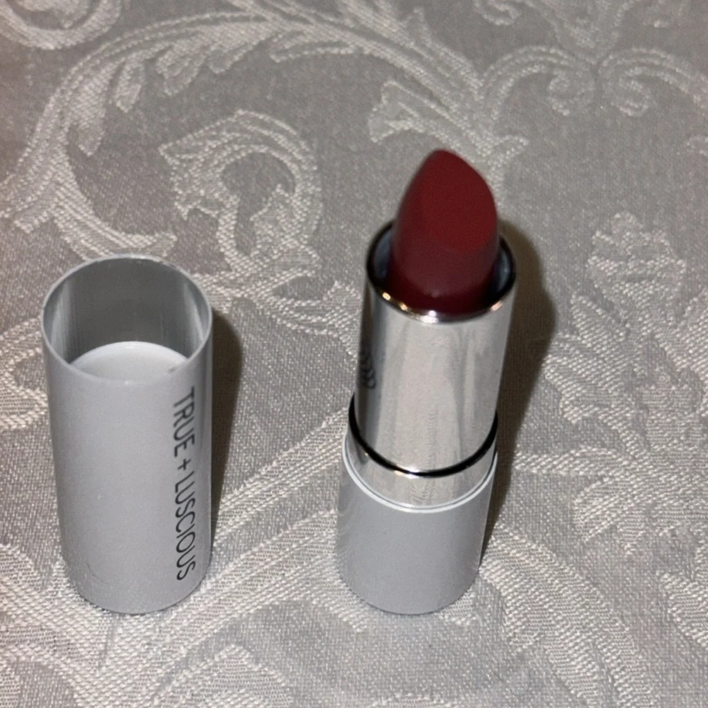 True and Luscious Super Moisture Lipstick - Vintage Rose